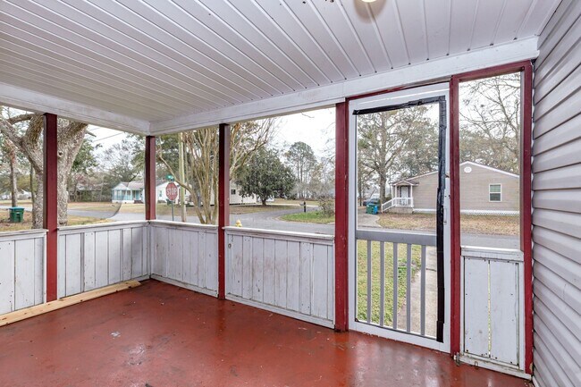 Building Photo - 2115 9th St