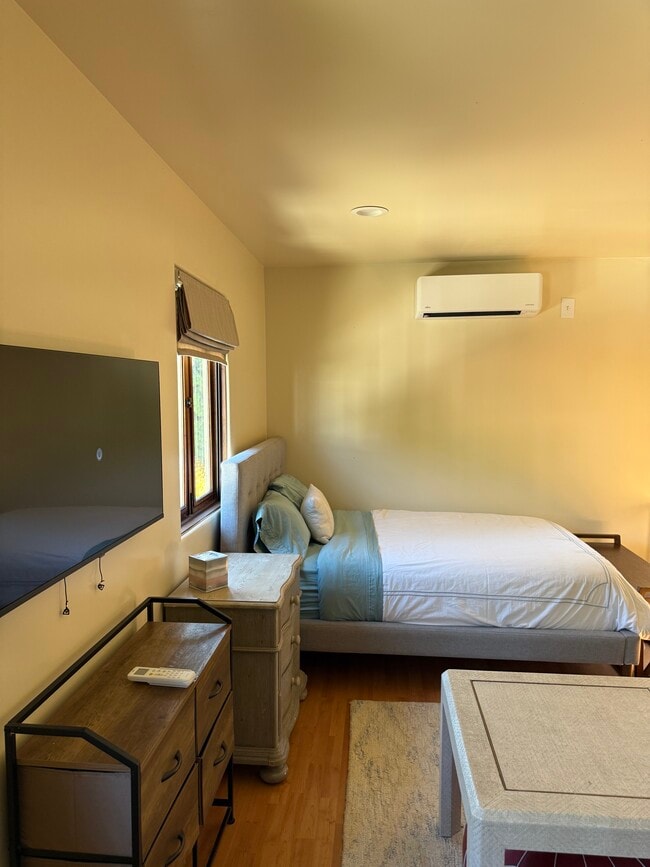 Building Photo - 12254 Darlington Ave