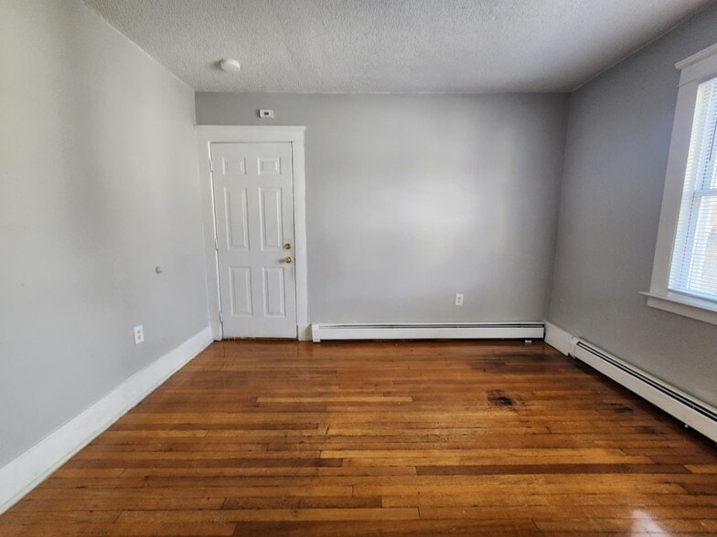 Building Photo - 84 Elizabeth St