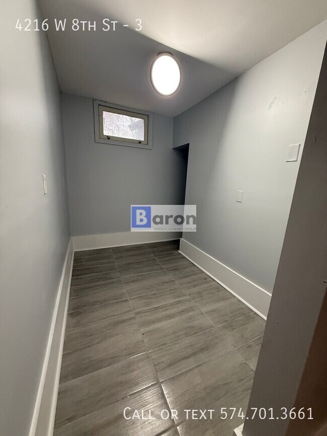 Building Photo - 4216 W 8th St