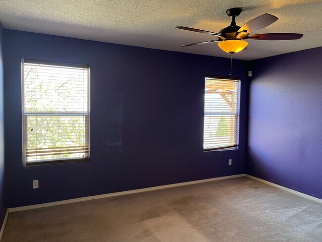 Building Photo - Cozy 3 Bedroom 2 Bathroom Home In The NW!