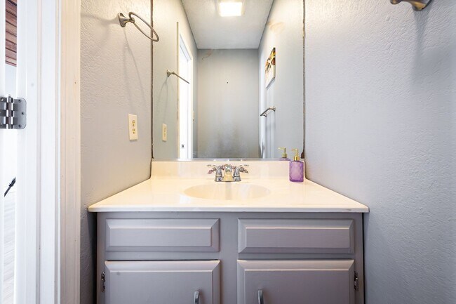 Building Photo - 219 Patane