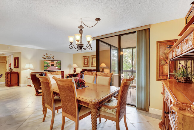 Building Photo - 450 Egret Cir