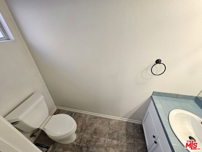 Building Photo - 1957 N Bronson Ave