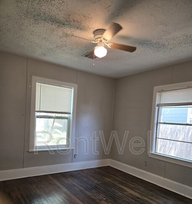 Building Photo - 2116 20th St