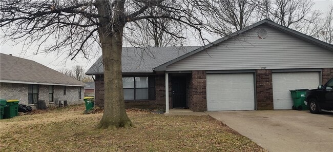 Building Photo - 2863 Kasey Ave