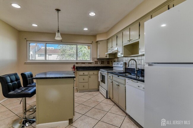 Building Photo - 920 Merritt Dr