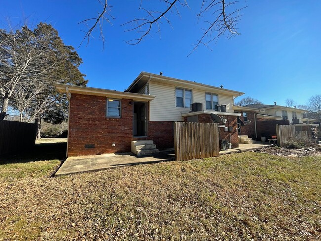 Building Photo - Charming 2-Bedroom Apartment – February Move-In Available!