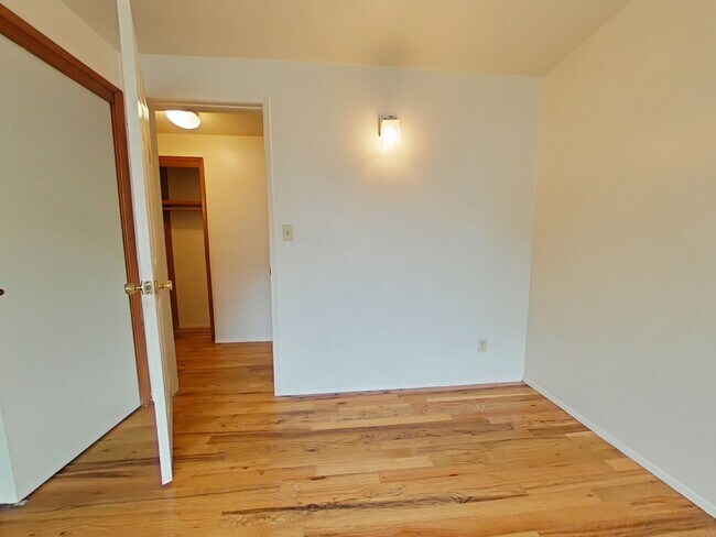 Building Photo - 2 Bedroom Duplex ~ Corvallis ~ Pet Friendly