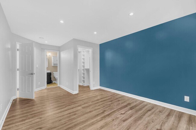 Building Photo - Large, Luxurious 2 Bedroom 2 Bath at Parkside at Alexandria