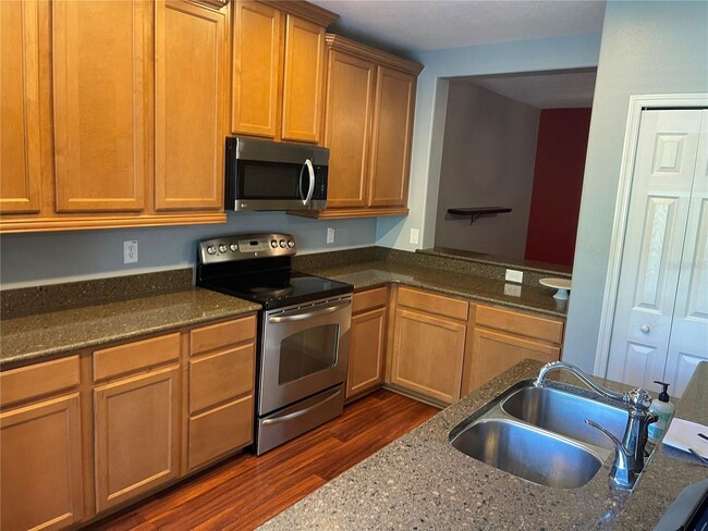 Building Photo - Beautiful Townhouse located in Crowntree L...