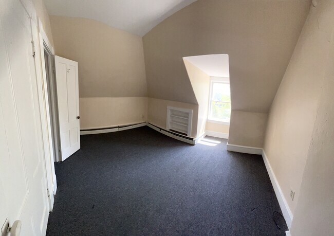 Building Photo - 11 Hickok Pl