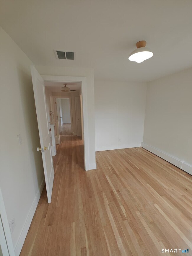 Building Photo - 241 Cricket Knoll