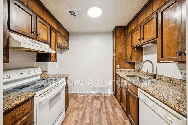 Building Photo - 8238 El Retiro Rd