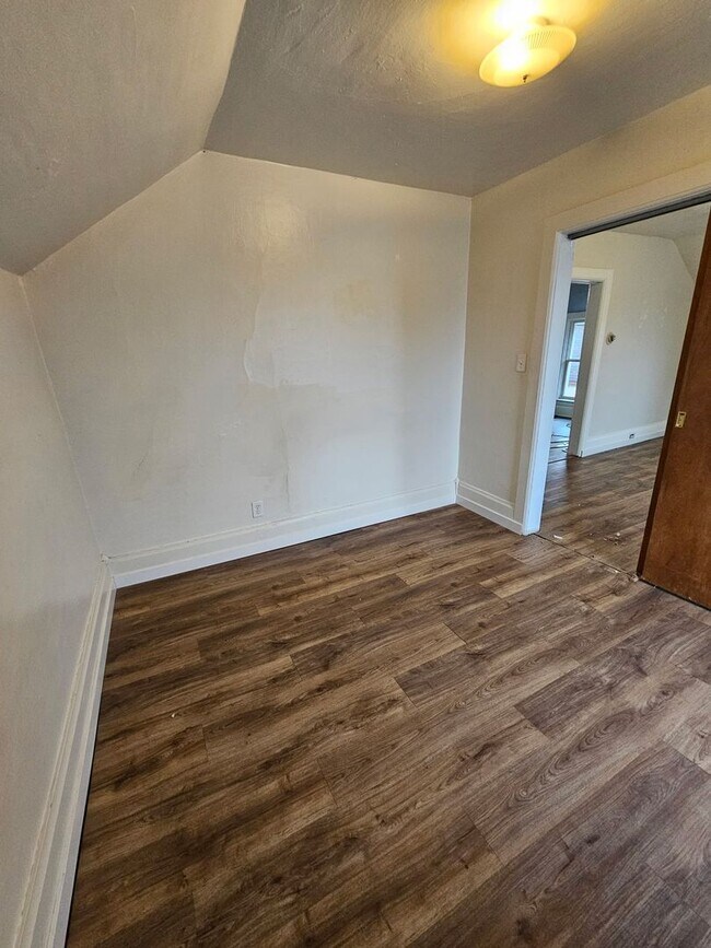 Building Photo - 1323 Shore Dr