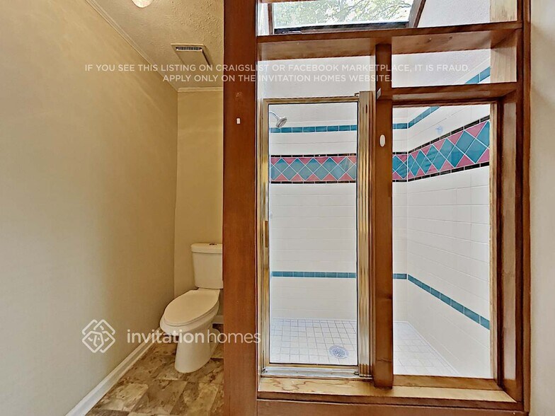 Building Photo - 1050 Rockcrest Dr