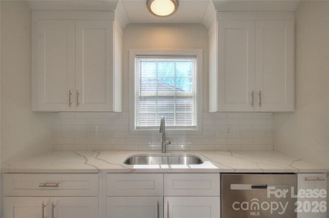 Building Photo - 608 Anne Ave