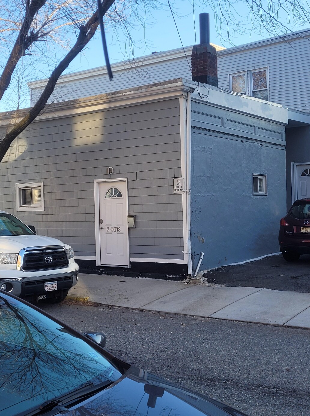 Building Photo - 2 Otis St