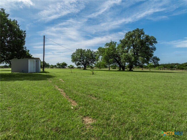 Building Photo - 199 Apache Springs Rd