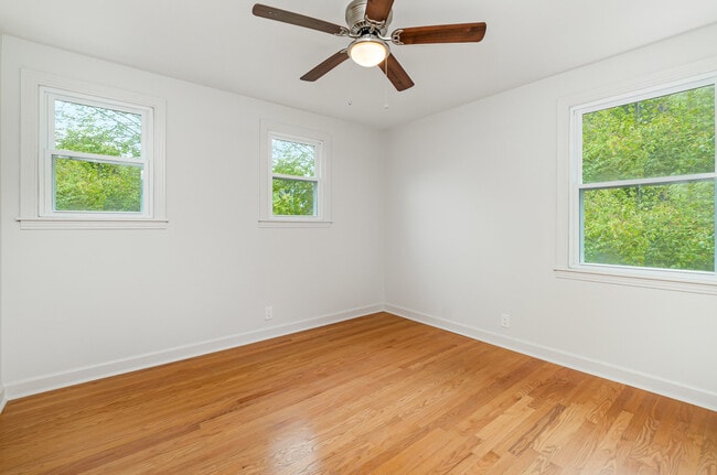 Building Photo - 828 Lemont Dr