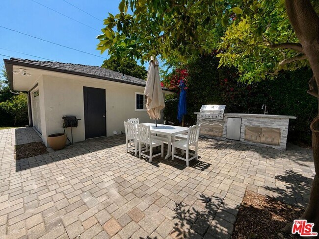 Building Photo - 1796 E Mendocino St