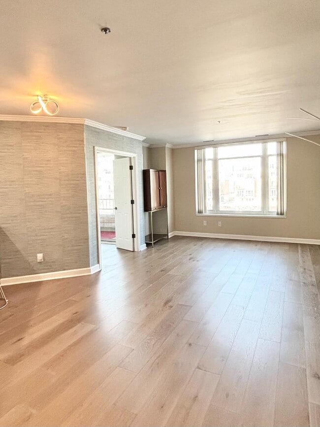 Building Photo - 100 Harborview Dr