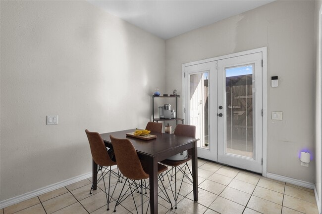 Building Photo - 11710 Southlake Dr