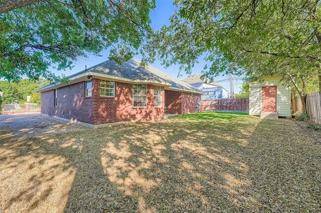 Building Photo - 10901 Parkfield Dr