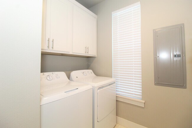 Building Photo - 2039 S Florida Way