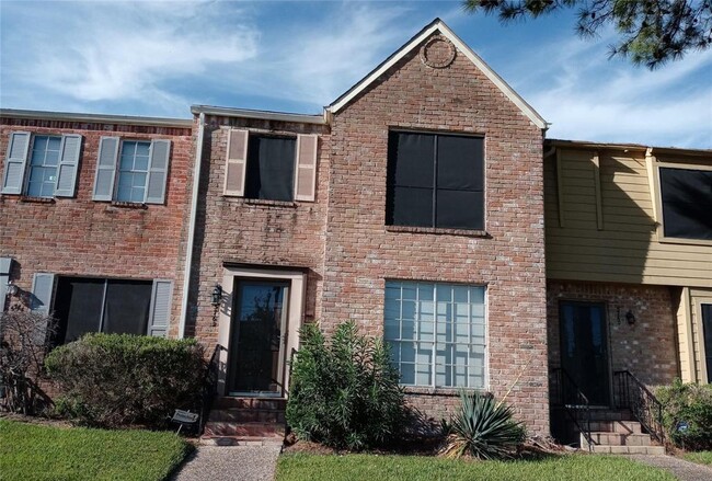 Primary Photo - 5762 Maple Hill Dr