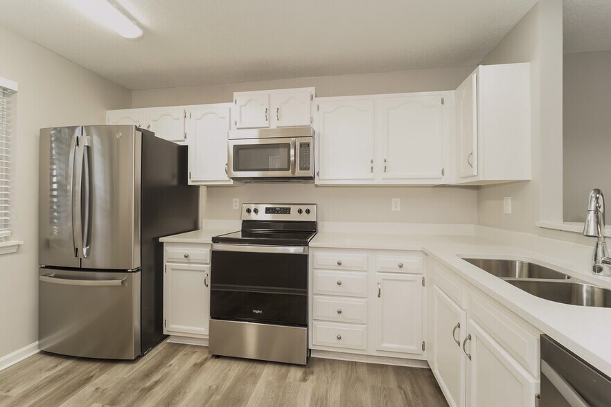 Building Photo - 3204 Summercroft Ln