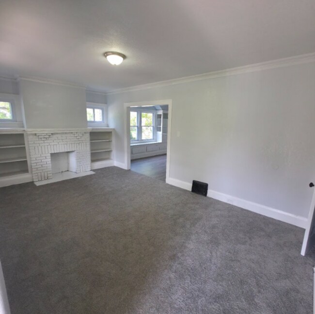 Building Photo - 3625 E 153rd St