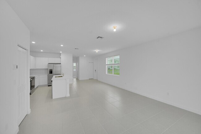 Building Photo - 520 Rivergrass St