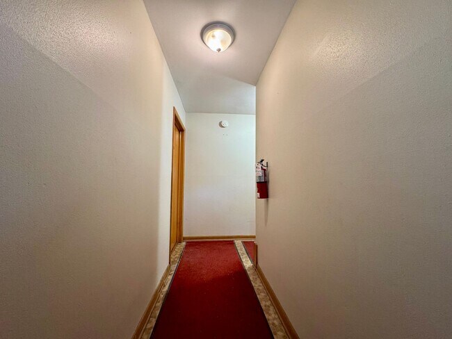 Building Photo - 5905 N 66th St