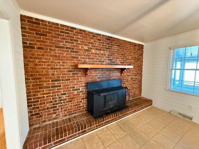 Building Photo - 9 Hardwick Dr