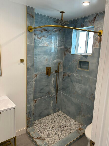 Building Photo - 4912 Alonzo Ave