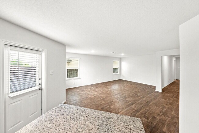 Building Photo - New Rental Alert! 2 Weeks Free Rent with 15 Month Lease