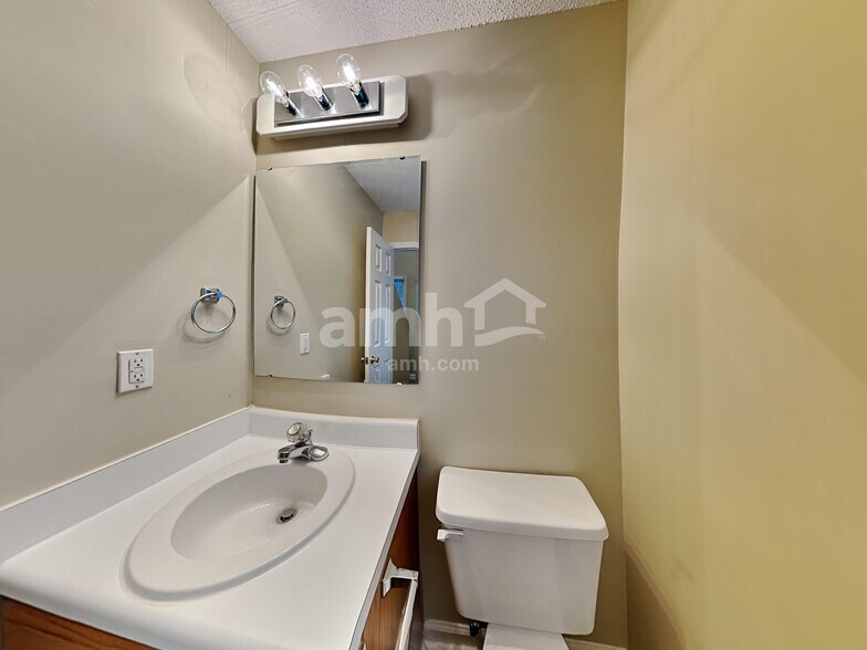 Building Photo - 5220 Turf Grass Ct