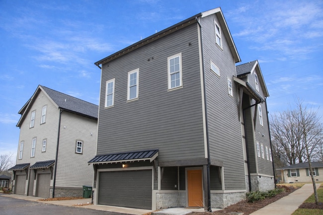Building Photo - 3 Bed, 3.5 Bath Home w/ 2 Car Garage in East Nashville