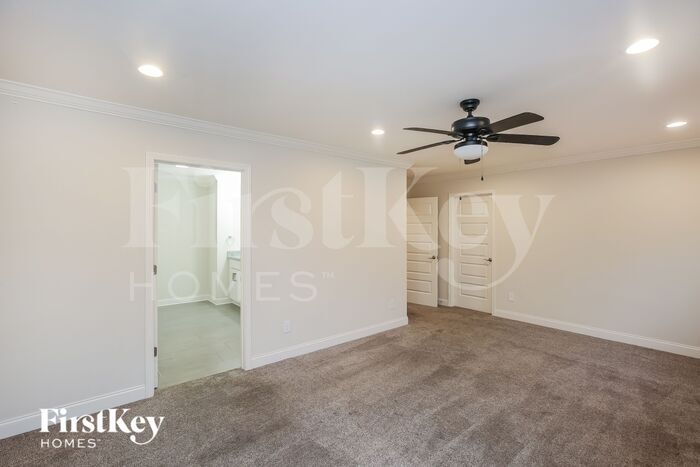 Building Photo - 215 Parkwood Dr NW