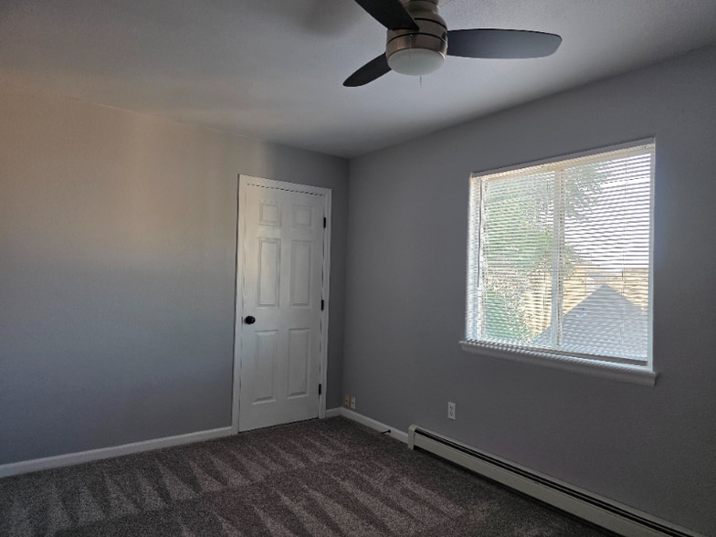 Building Photo - 2821 Village Park Dr