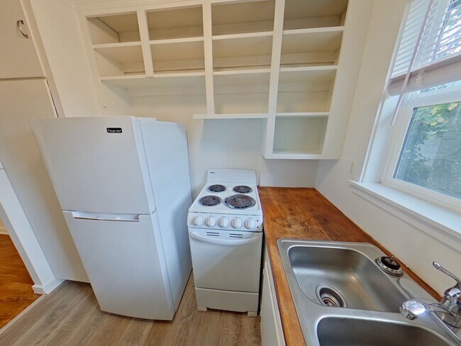 Building Photo - Glacier Tri-Plex