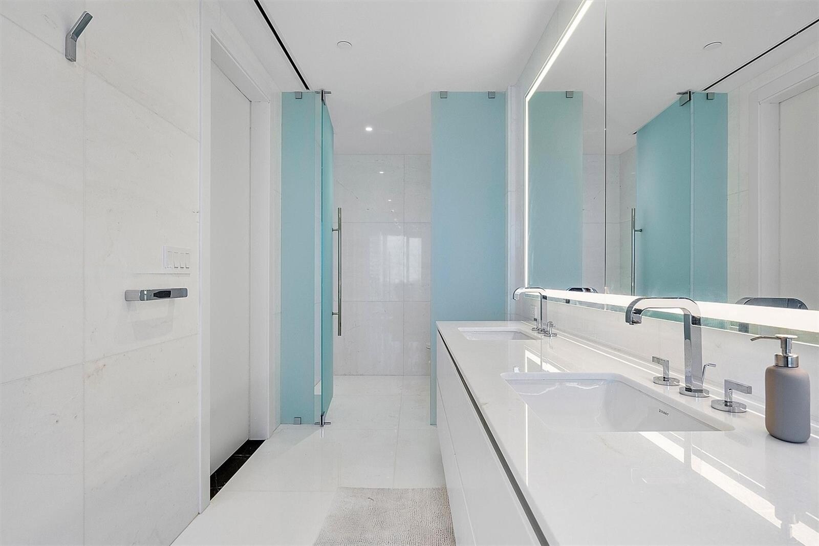 Building Photo - 300 Biscayne Boulevard Way