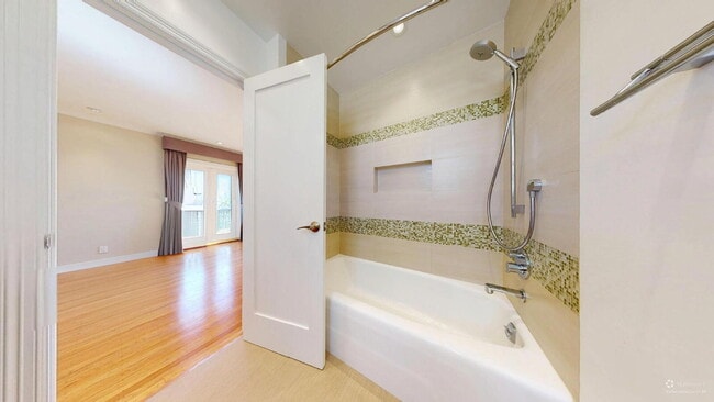 Building Photo - Charming, Renovated 3BR + Sunroom / 3.5 BA...