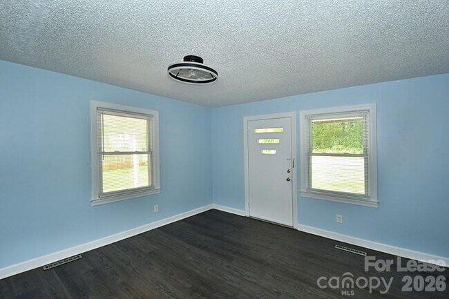 Building Photo - 266 Long St