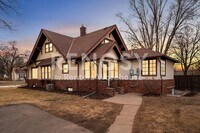 Building Photo - Available July 1st 5 Bedroom 2 Bath Single Family Home in Robbinsdale