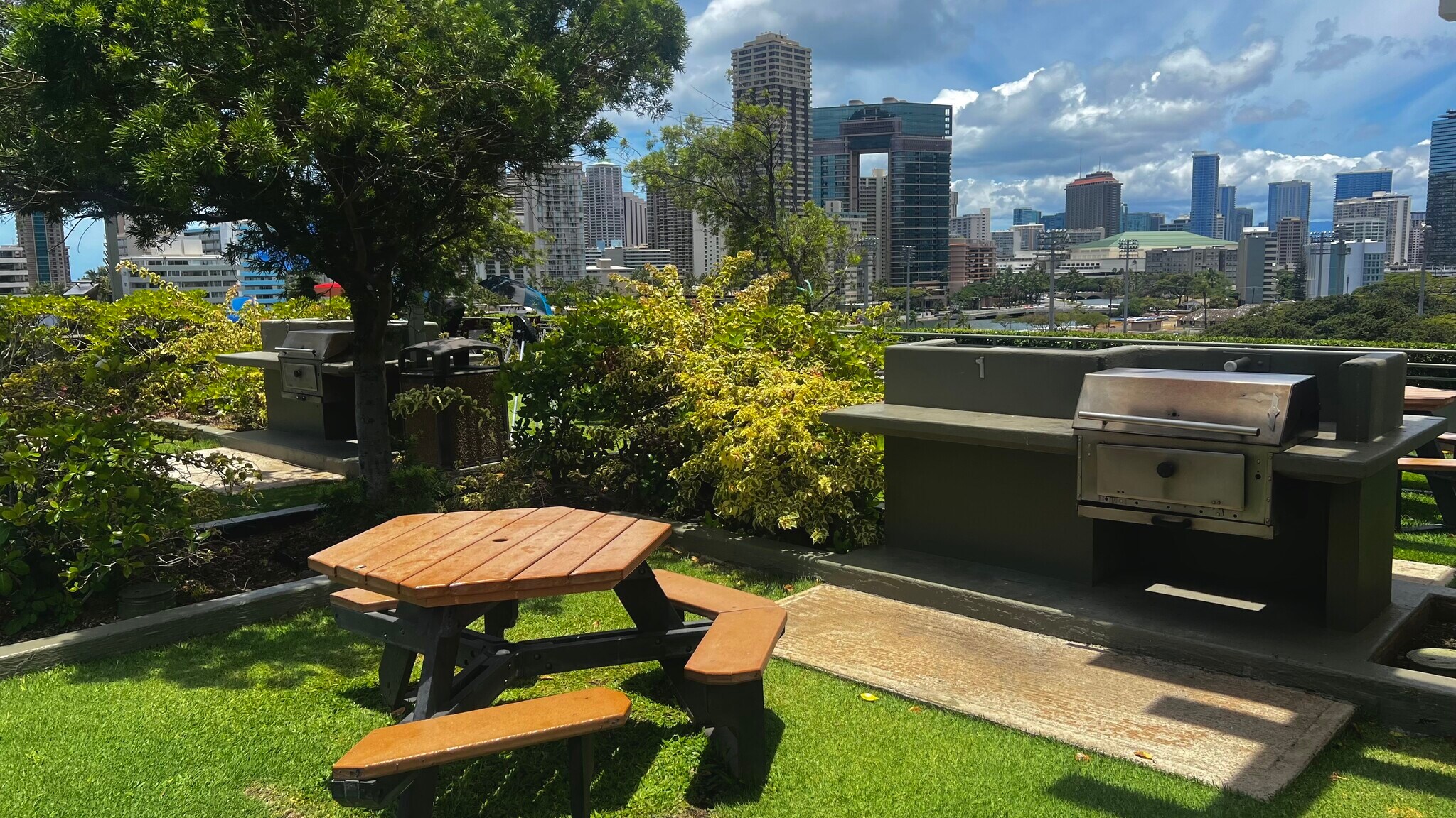 Building Photo - 2333 Kapiolani Blvd