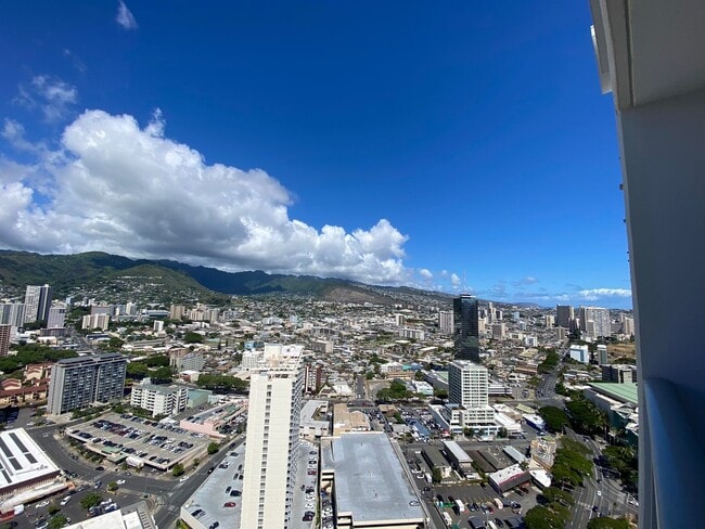 Building Photo - The Kapiolani Residence Fully Furnished 2 ...