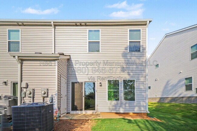Building Photo - 2070 Old Rivers Rd