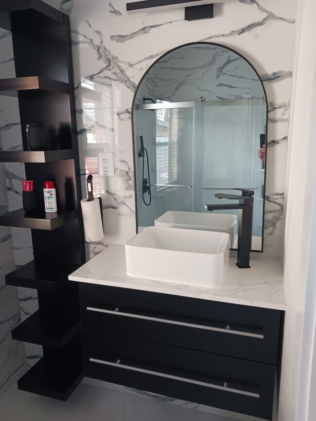 Building Photo - 680 E 8th Ave